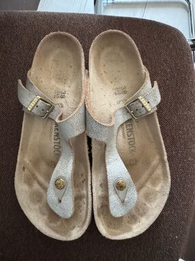 EUC Birkenstock Women's Gizeh Leather Sandal